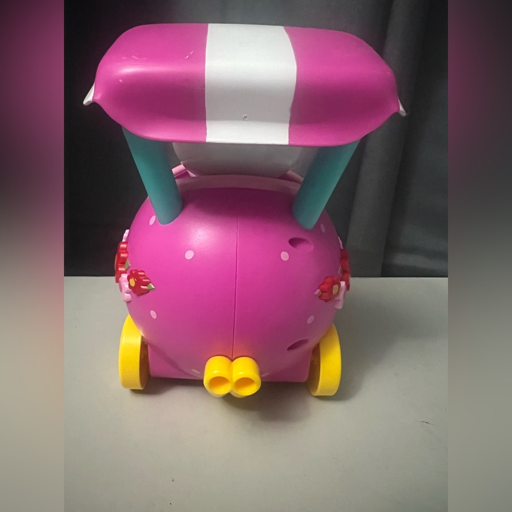 Hello Kitty Remote Control Flower Cart - Picture 2 of 3